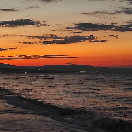 Costa Petra - Luxury Seaside Cottage With Garden - Vacation House For Families In Greece Néa Meságkala Bagian luar foto