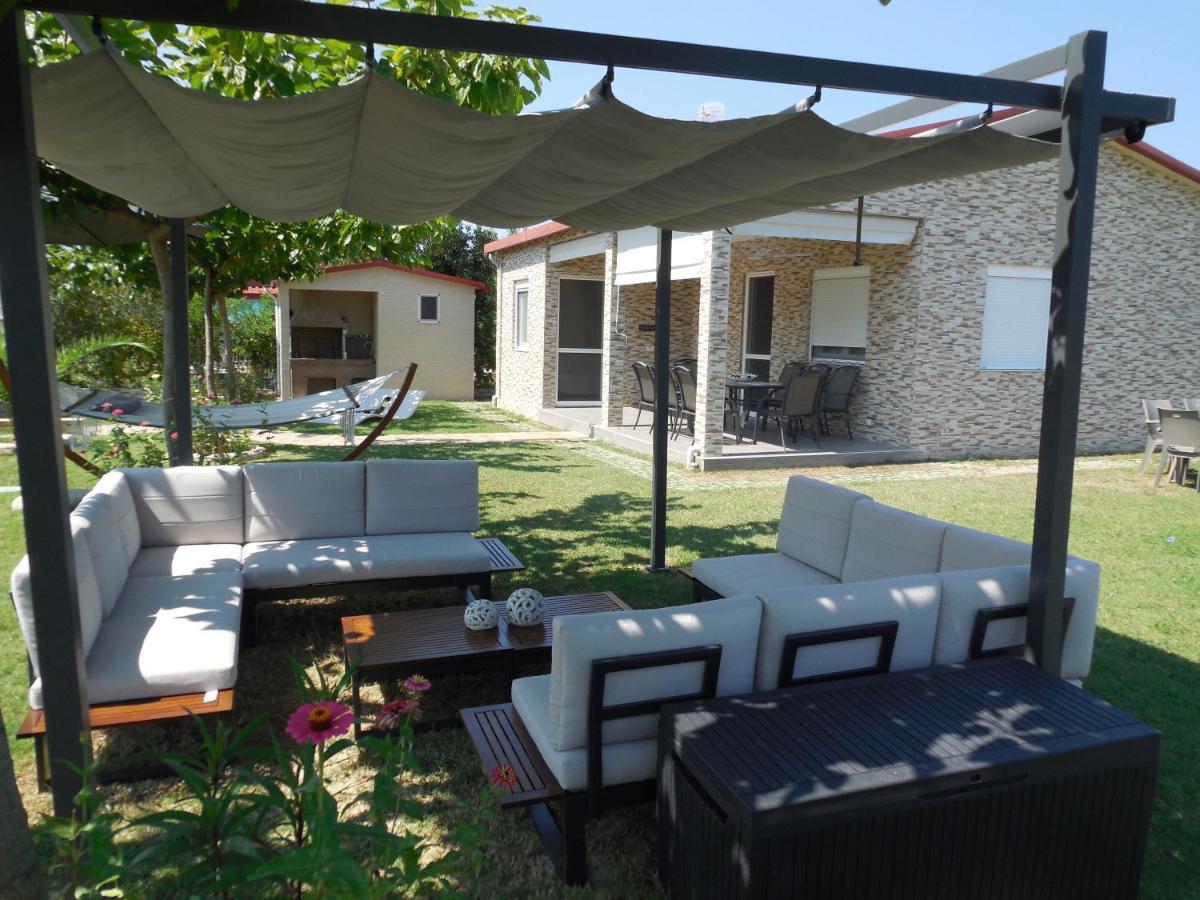 Costa Petra - Luxury Seaside Cottage With Garden - Vacation House For Families In Greece Néa Meságkala Bagian luar foto