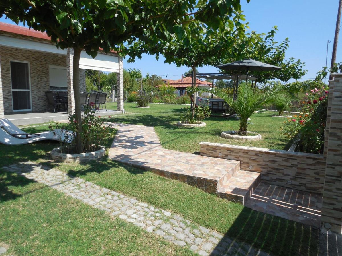 Costa Petra - Luxury Seaside Cottage With Garden - Vacation House For Families In Greece Néa Meságkala Bagian luar foto