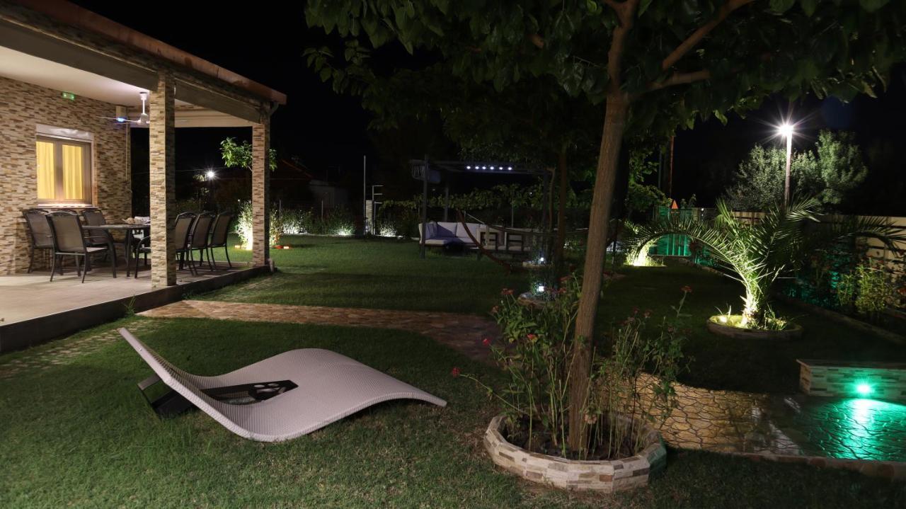 Costa Petra - Luxury Seaside Cottage With Garden - Vacation House For Families In Greece Néa Meságkala Bagian luar foto