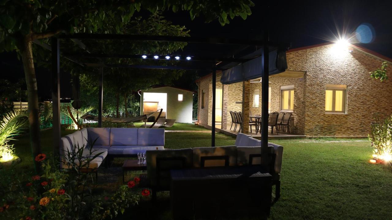 Costa Petra - Luxury Seaside Cottage With Garden - Vacation House For Families In Greece Néa Meságkala Bagian luar foto