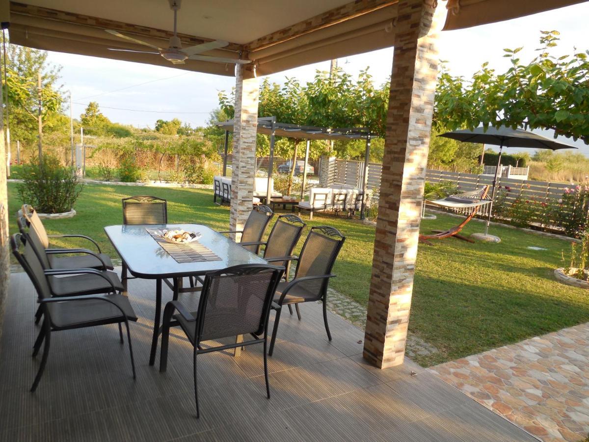 Costa Petra - Luxury Seaside Cottage With Garden - Vacation House For Families In Greece Néa Meságkala Bagian luar foto