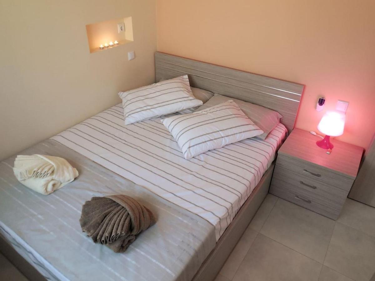 Costa Petra - Luxury Seaside Cottage With Garden - Vacation House For Families In Greece Néa Meságkala Bagian luar foto